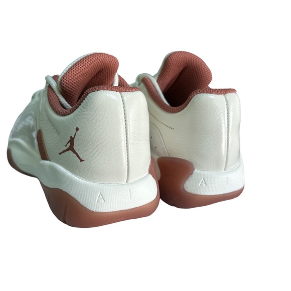 NIB Women’s Air Jordan 11 CMFT Low - Picture 8 of 11